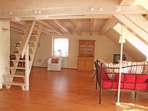 Maisonette Suite | Allergikerbettwaren, Zimmersafe, individuell dekoriert
