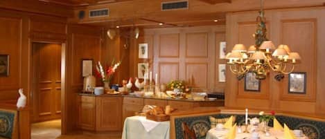 Free daily buffet breakfast