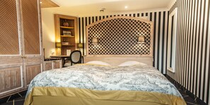 Hypo-allergenic bedding, in-room safe, individually decorated - Hotel Sonne (Kirchzarten)