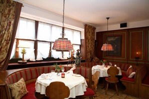 Breakfast, lunch and dinner served - Hotel Sonne (Kirchzarten)