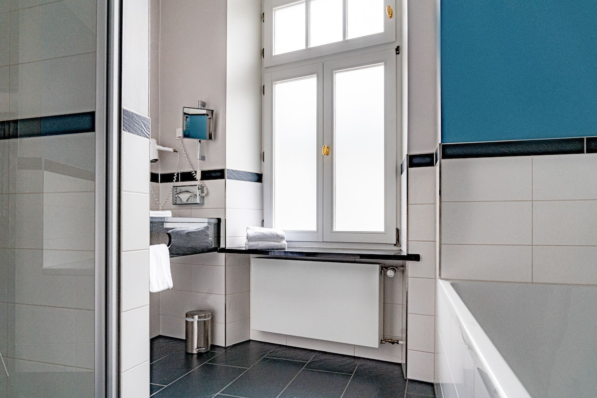 comfort double room, 1 double bed | bathroom | hair dryer, bathrobes, slippers, towels