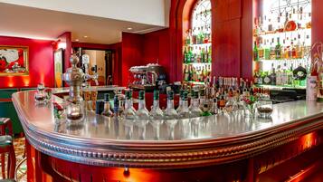 Bar (trong khuôn viên)