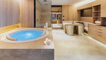Badstue, boblebad, dampbad, kroppsbehandlinger og aromaterapi