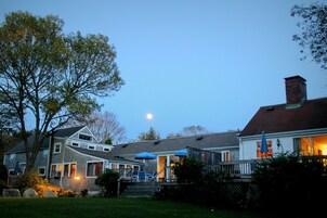 Luxury Suite, 1 Queen Bed, Jetted Tub | Balcony view