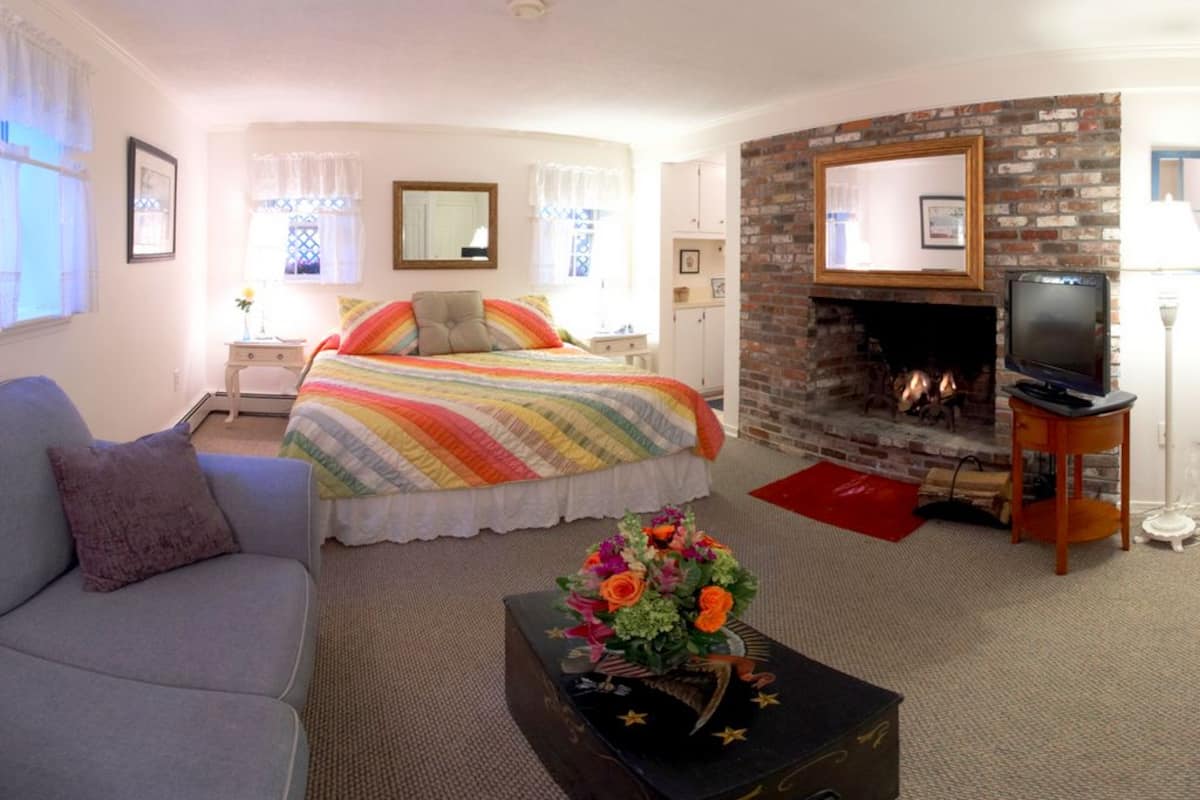 Suite romántica, 1 cama de matrimonio grande, cocina | Ropa de cama de alta calidad y cortinas opacas
