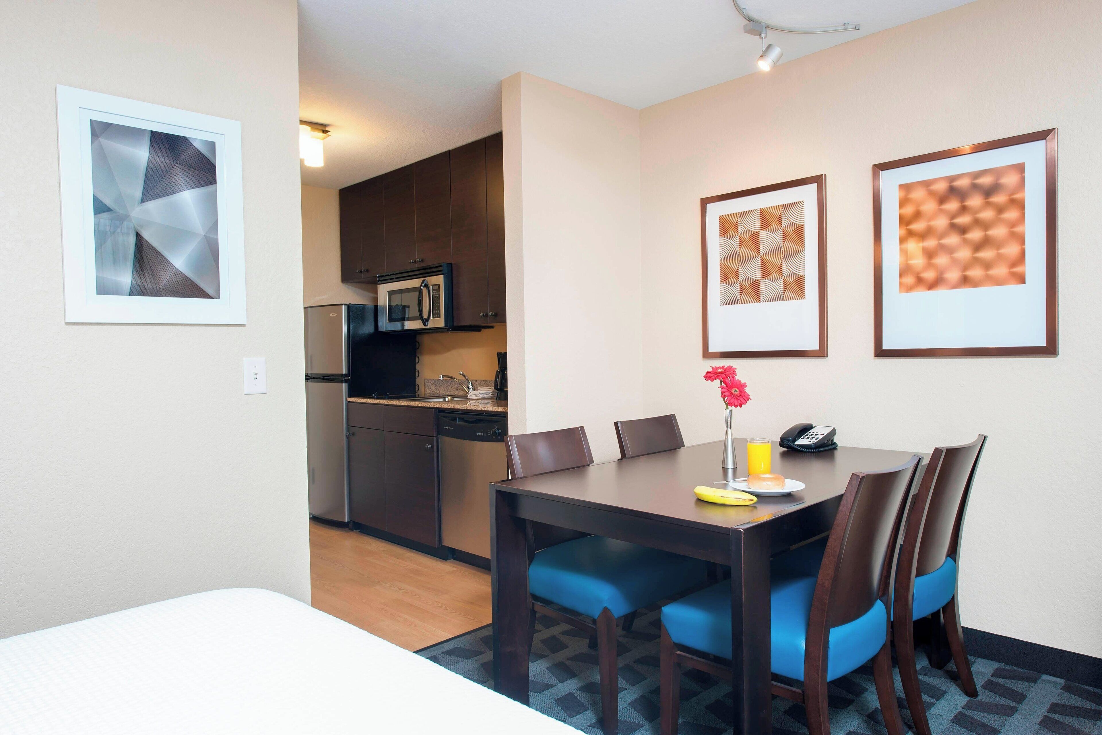 studio, 2 queen beds | private kitchen | full-sized fridge, microwave, stovetop, dishwasher
