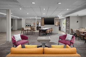 Free daily buffet breakfast  - TownePlace Suites by Marriott - Des Moines Urbandale (Johnston)