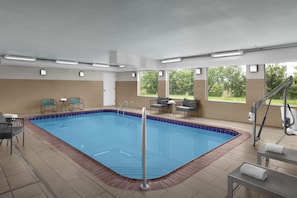 Indoor pool - TownePlace Suites by Marriott - Des Moines Urbandale (Johnston)