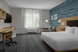 Studio, 1 King Bed with Sofa bed | Living area