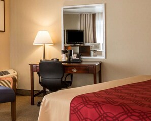 Standard Room, 1 King Bed, Non Smoking | Desk, blackout curtains, iron/ironing board, rollaway beds - Econo Lodge Lake Region (West Ossipee)
