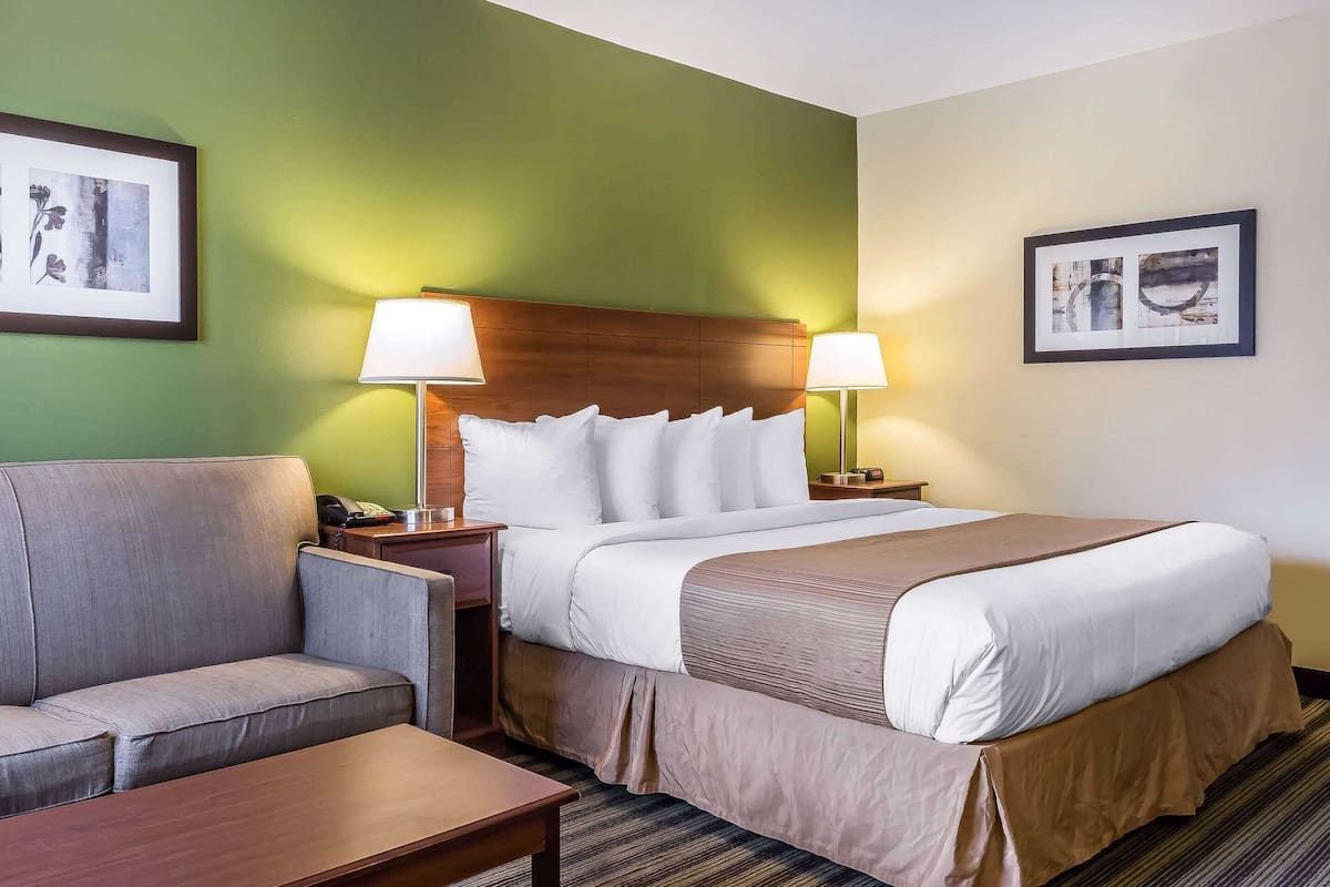 In-room safe, desk, iron/ironing board, free WiFi
