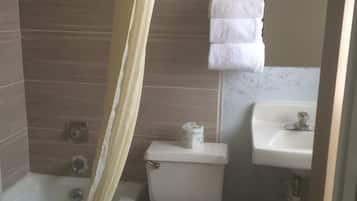 Bathtub, free toiletries, towels
