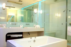 Suite - 1 kingsize-seng (Inferno) | Dybt badekar