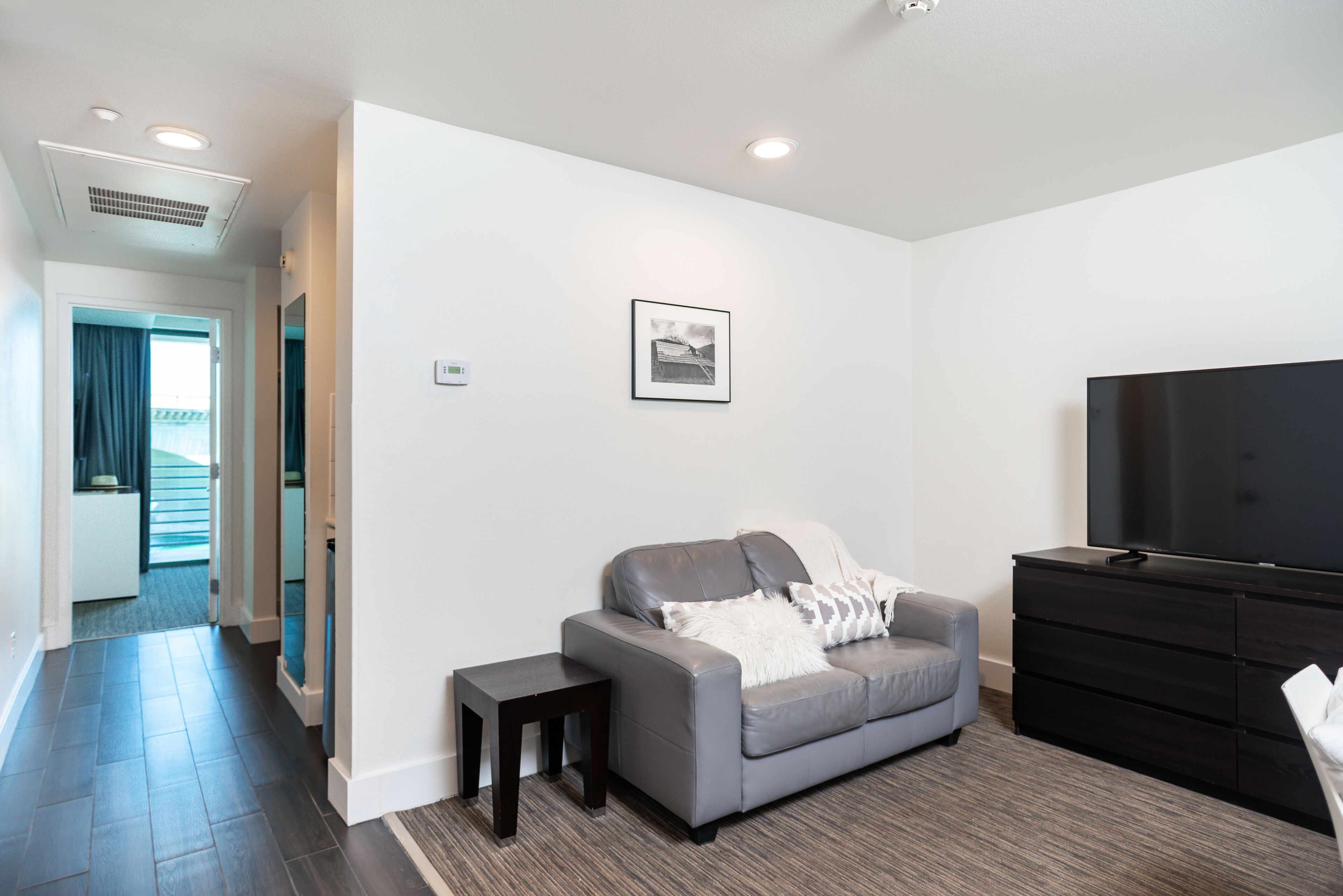 luxury room, 1 king bed | egyptian cotton sheets, premium bedding, down duvets, tempur-pedic beds