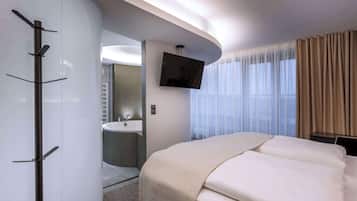 Hypo-allergenic bedding, in-room safe, desk, laptop workspace