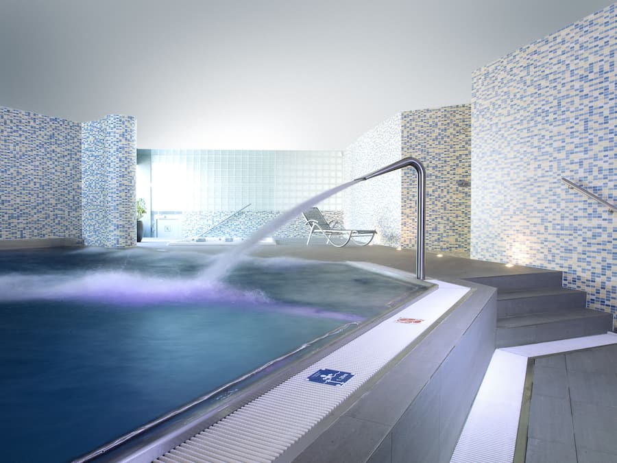 Sauna, hot tub, steam room, massage/treatment rooms