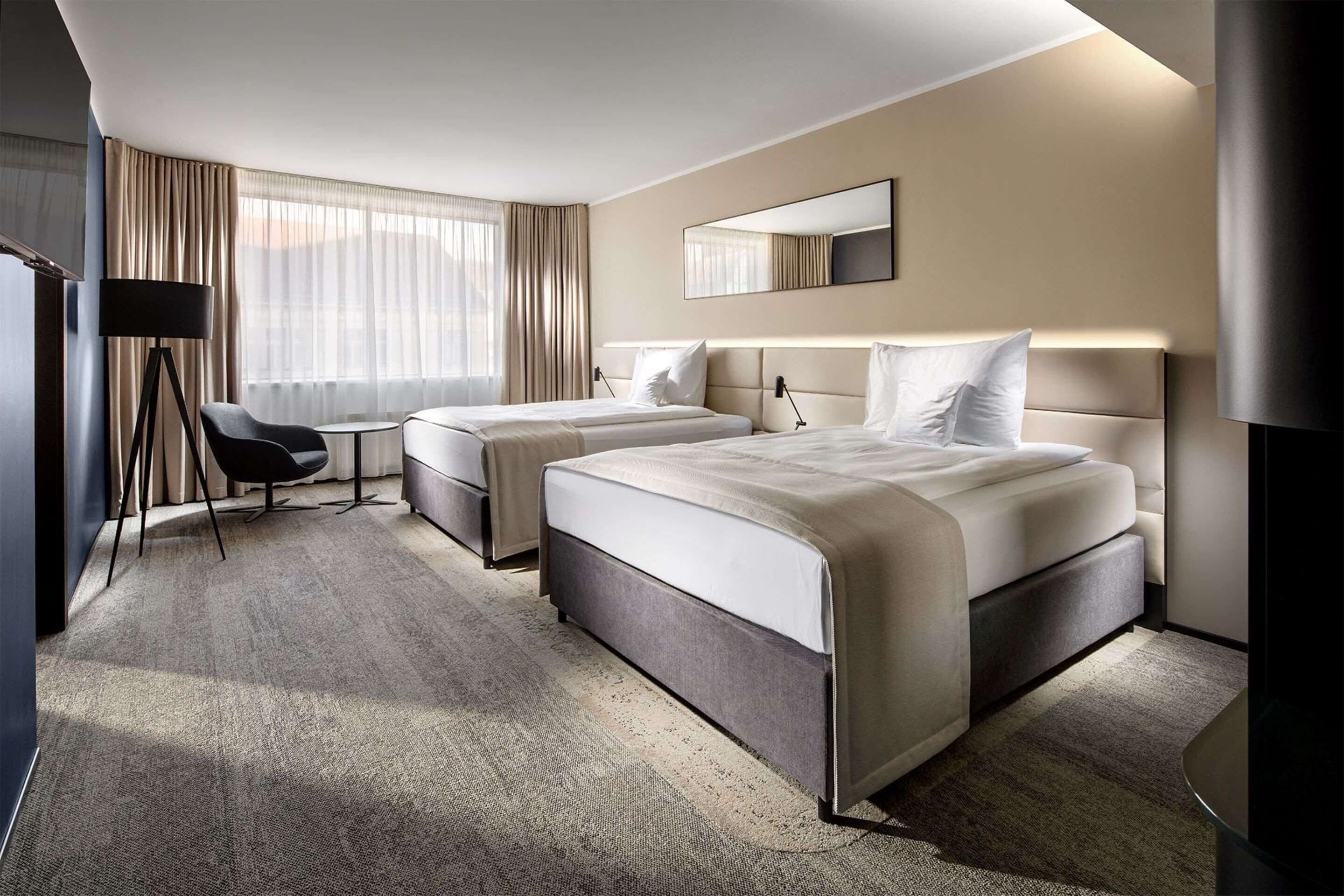 suite, 1 king bed, non smoking | hypo-allergenic bedding, in-room safe, desk, laptop workspace