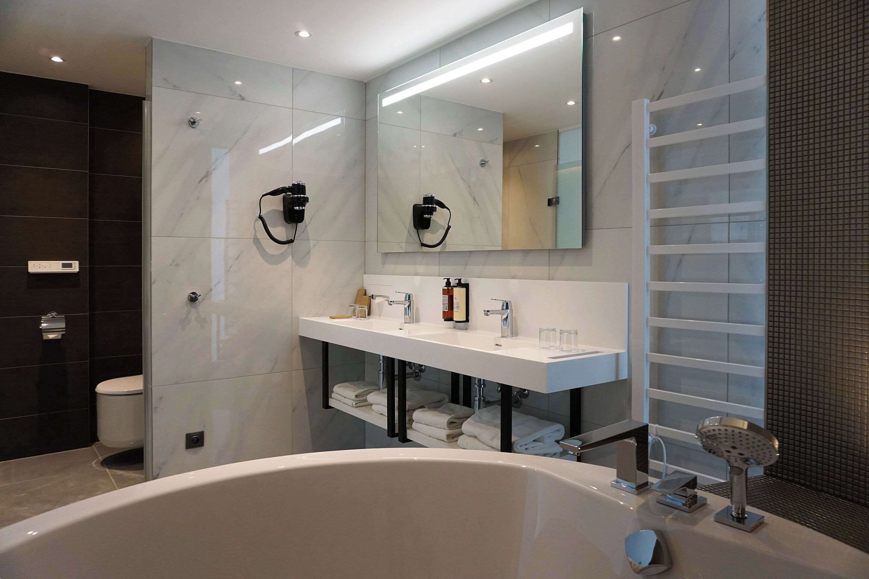 hypo-allergenic bedding, in-room safe, desk, laptop workspace