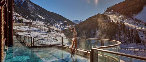 Sauna, hot tub, steam room, Turkish bath, body treatments, hydrotherapy