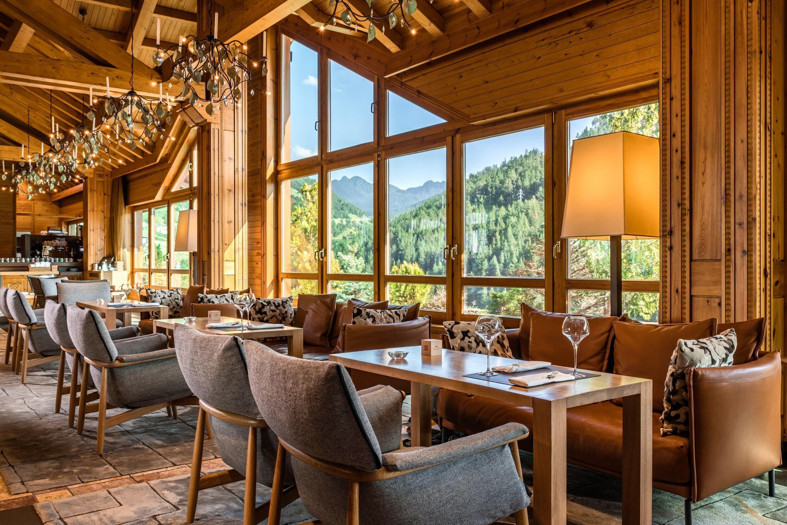 Serveert lunch, diner en brunch