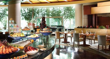 Daily buffet breakfast (CNY 158 per person)