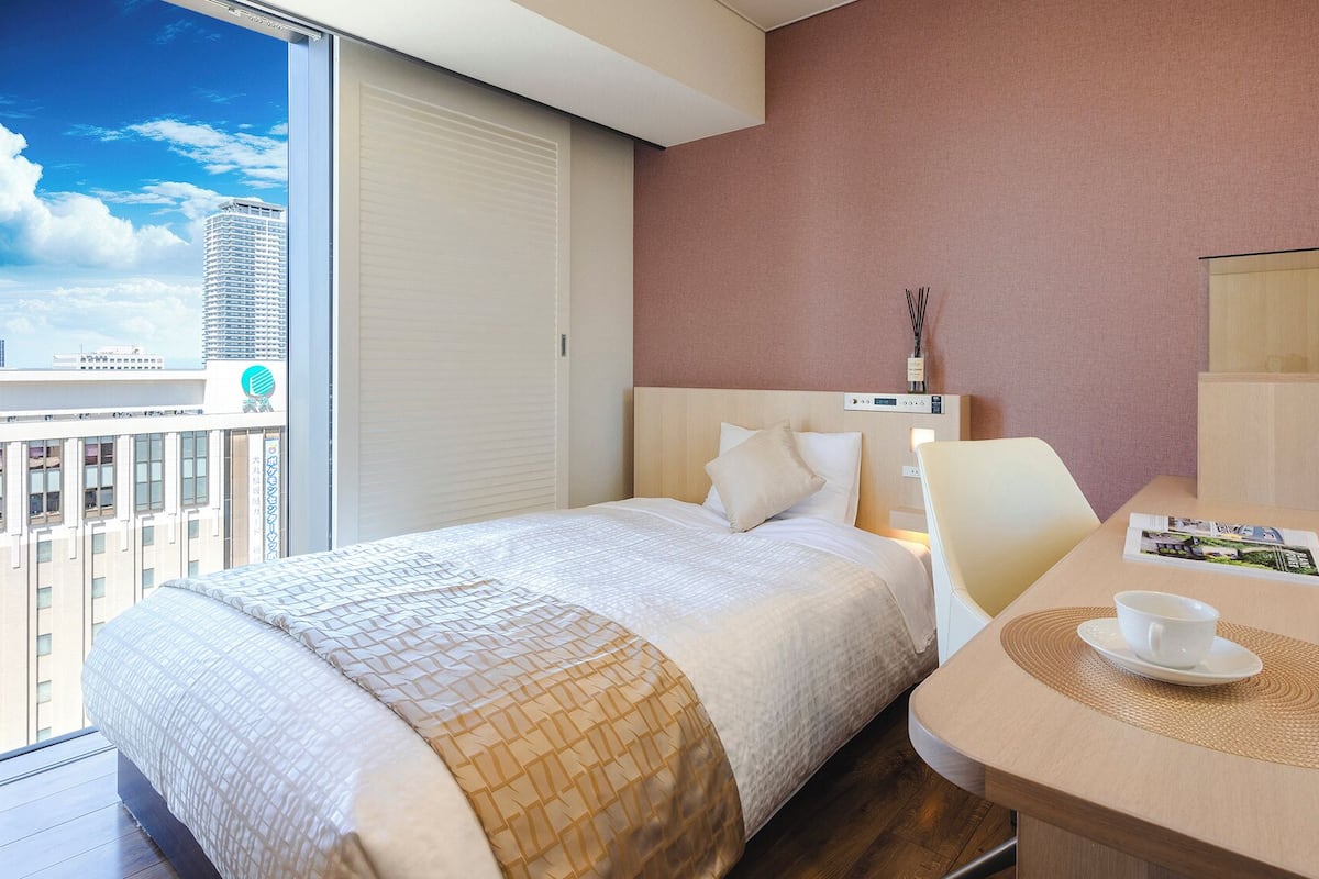 ผ้านวมขนเป็ด, เตียงเมมโมรีโฟม, ผ้าม่านกันแสง, Wi-Fi ฟรี