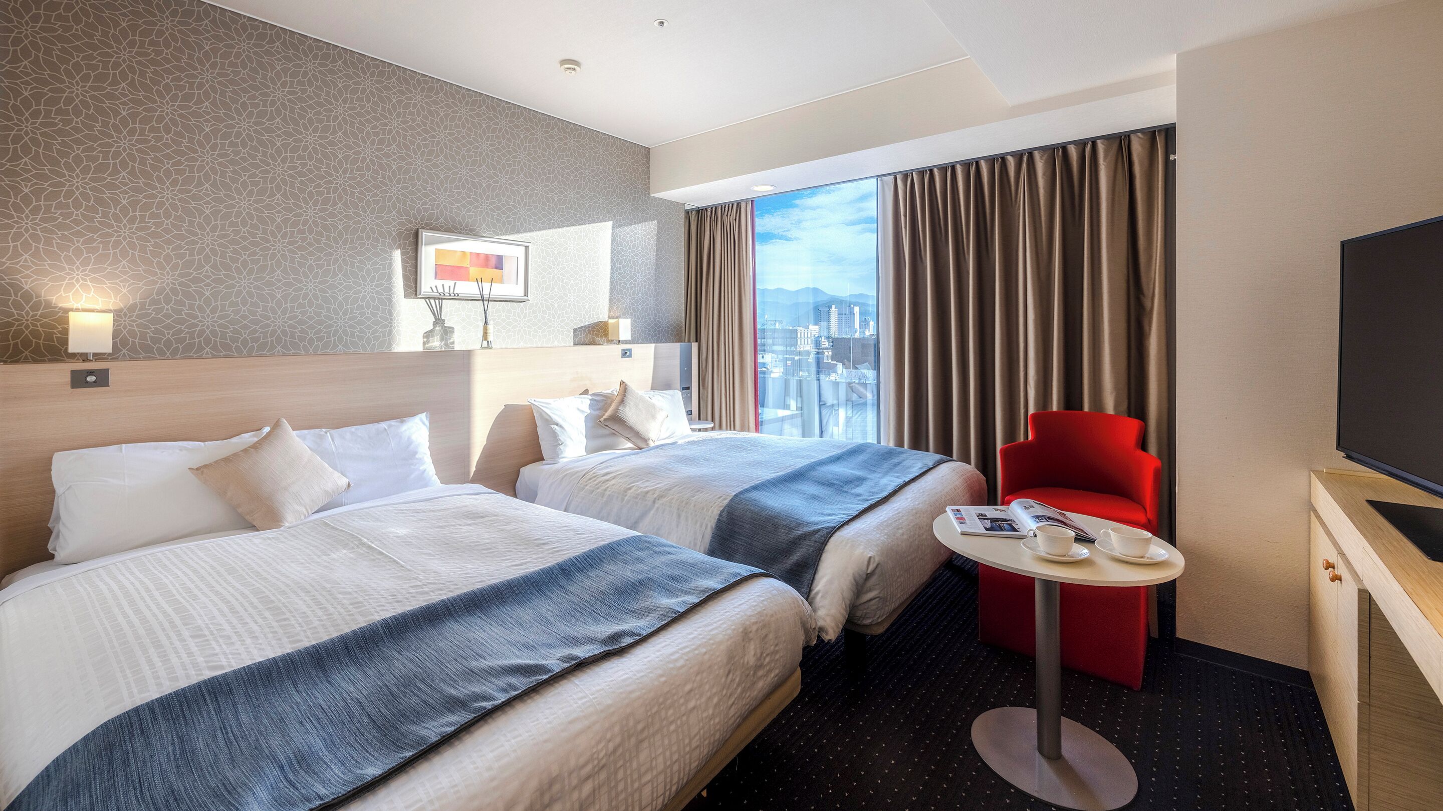 Cubrecamas, colchones con efecto memoria y cortinas blackout 