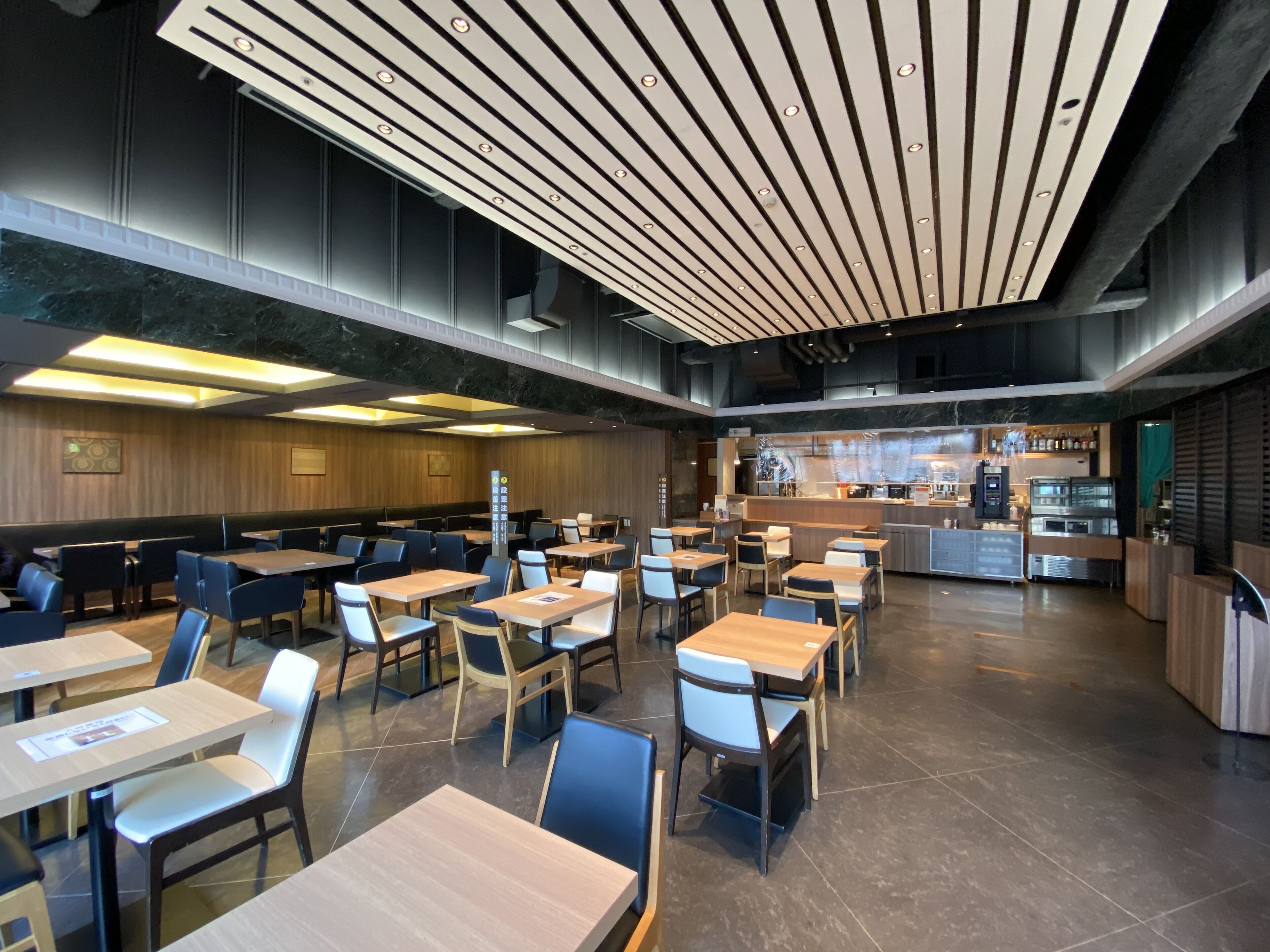 بوفيه فطور يوميًا بتكلفة قدرها (3000 JPY للشخص)