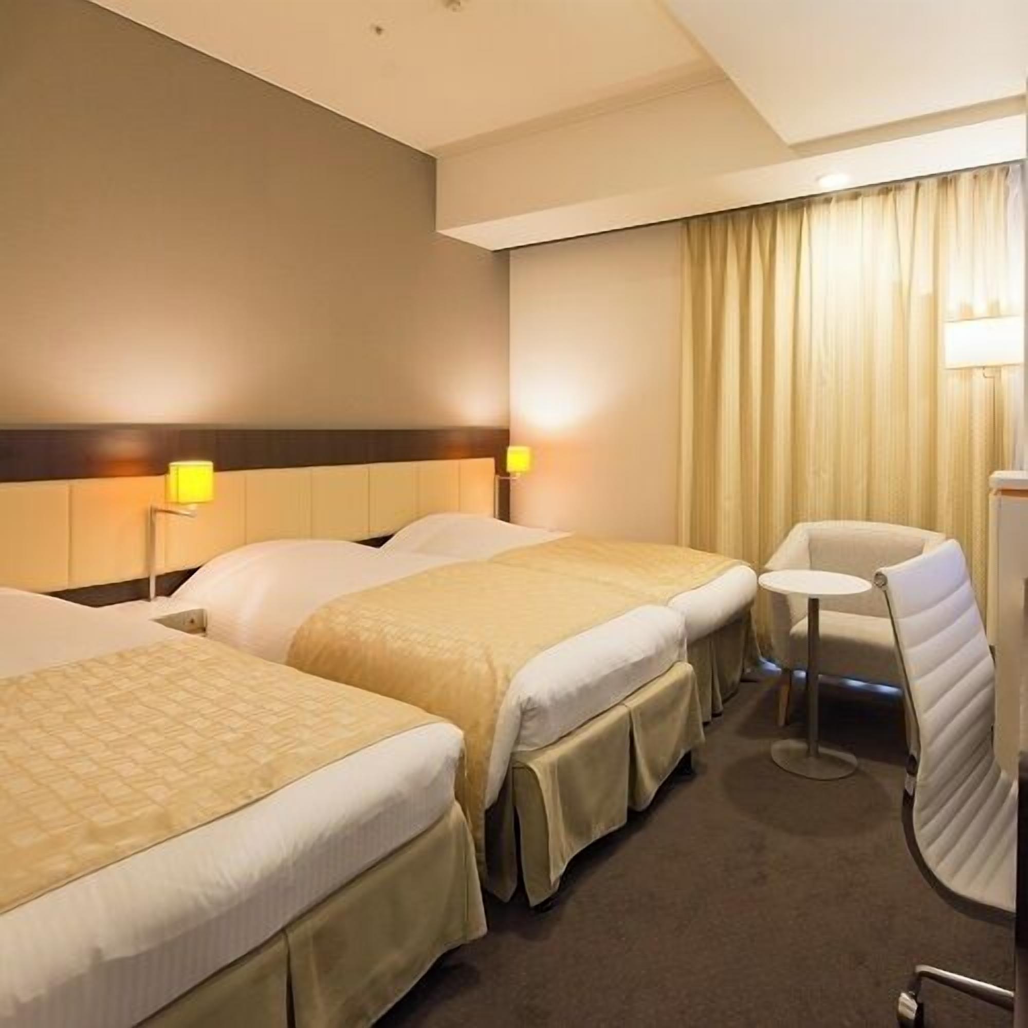 Dundyner, memory foam-senger, blendingsgardiner og wi-fi (inkludert)