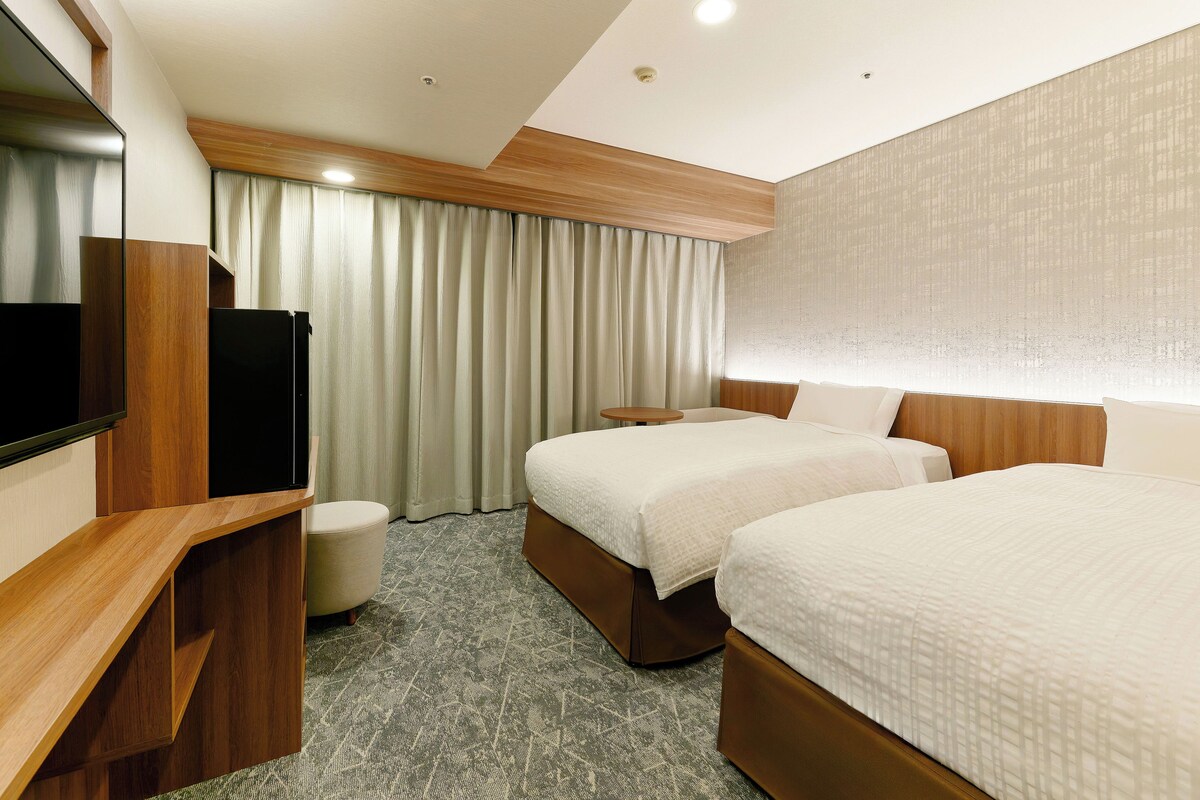 Standard Twin Room, Non Smoking | Down comforters, memory foam beds, blackout drapes, WiFi (free)
