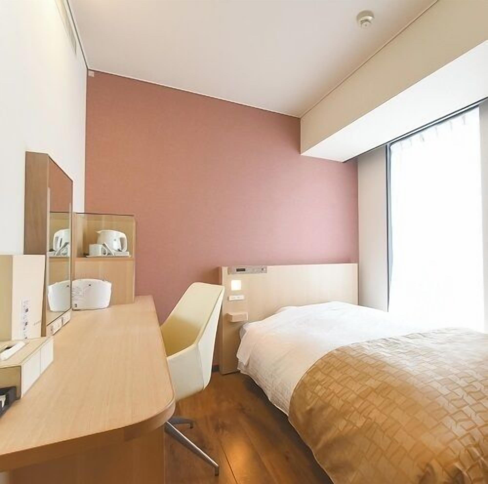 Dundyner, memory foam-senger, blendingsgardiner og wi-fi (inkludert)