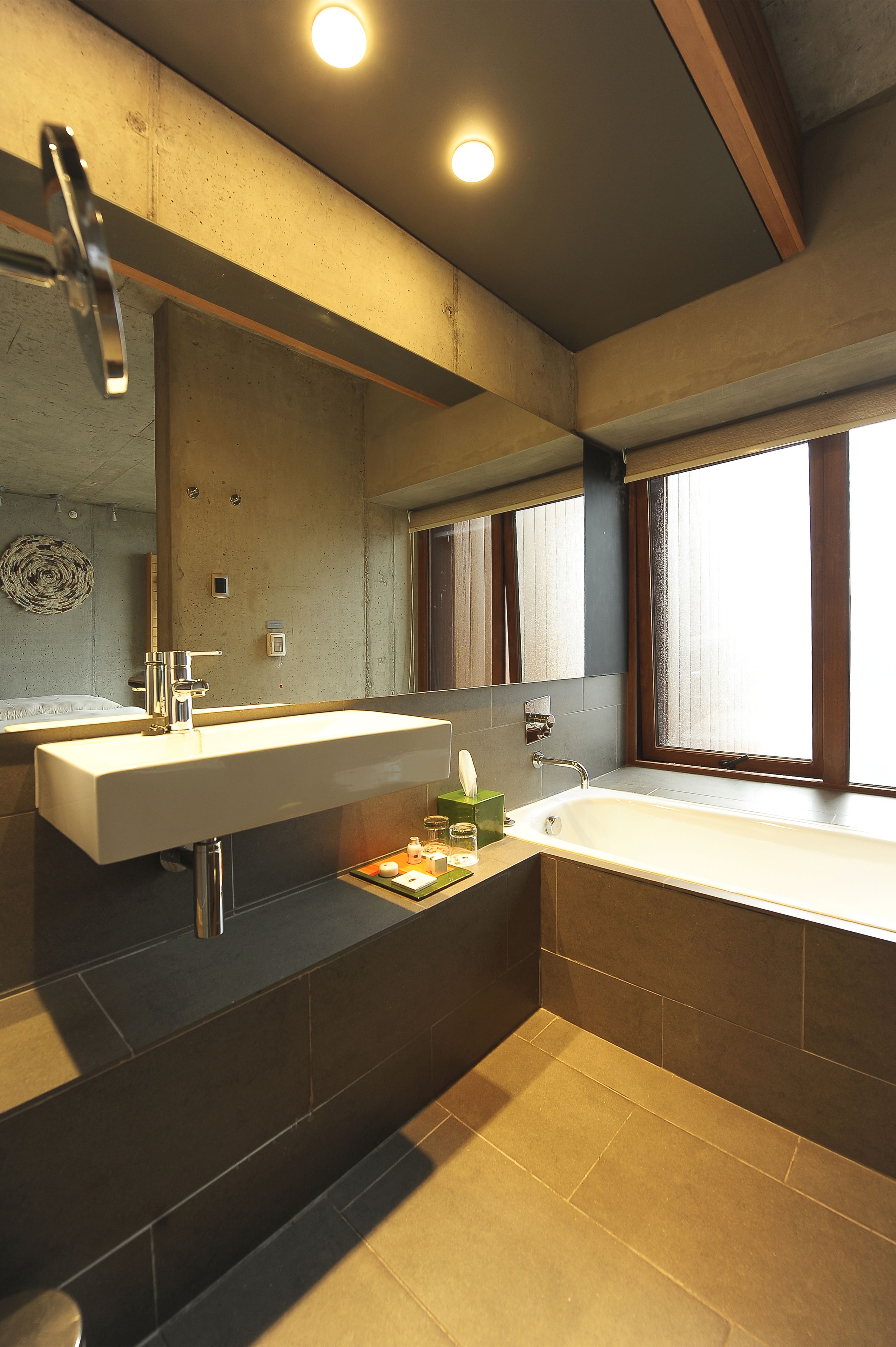 standard room, 1 king bed, non smoking | bathroom | separate bathtub and shower, deep-soaking bathtub