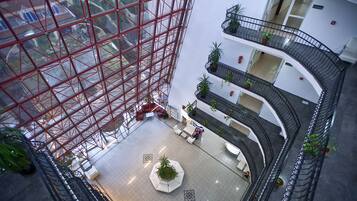 Coin salon dans le hall