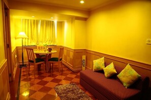 Fireplace, DVD player - Kences, Tirupati (Tirupati)