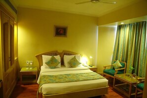 In-room safe, iron/ironing board, rollaway beds, free WiFi - Kences, Tirupati (Tirupati)