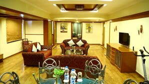 Fireplace, DVD player - Kences, Tirupati (Tirupati)