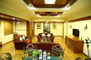 Fireplace, DVD player