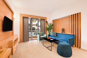 Executive Suite | Living room | LCD TV