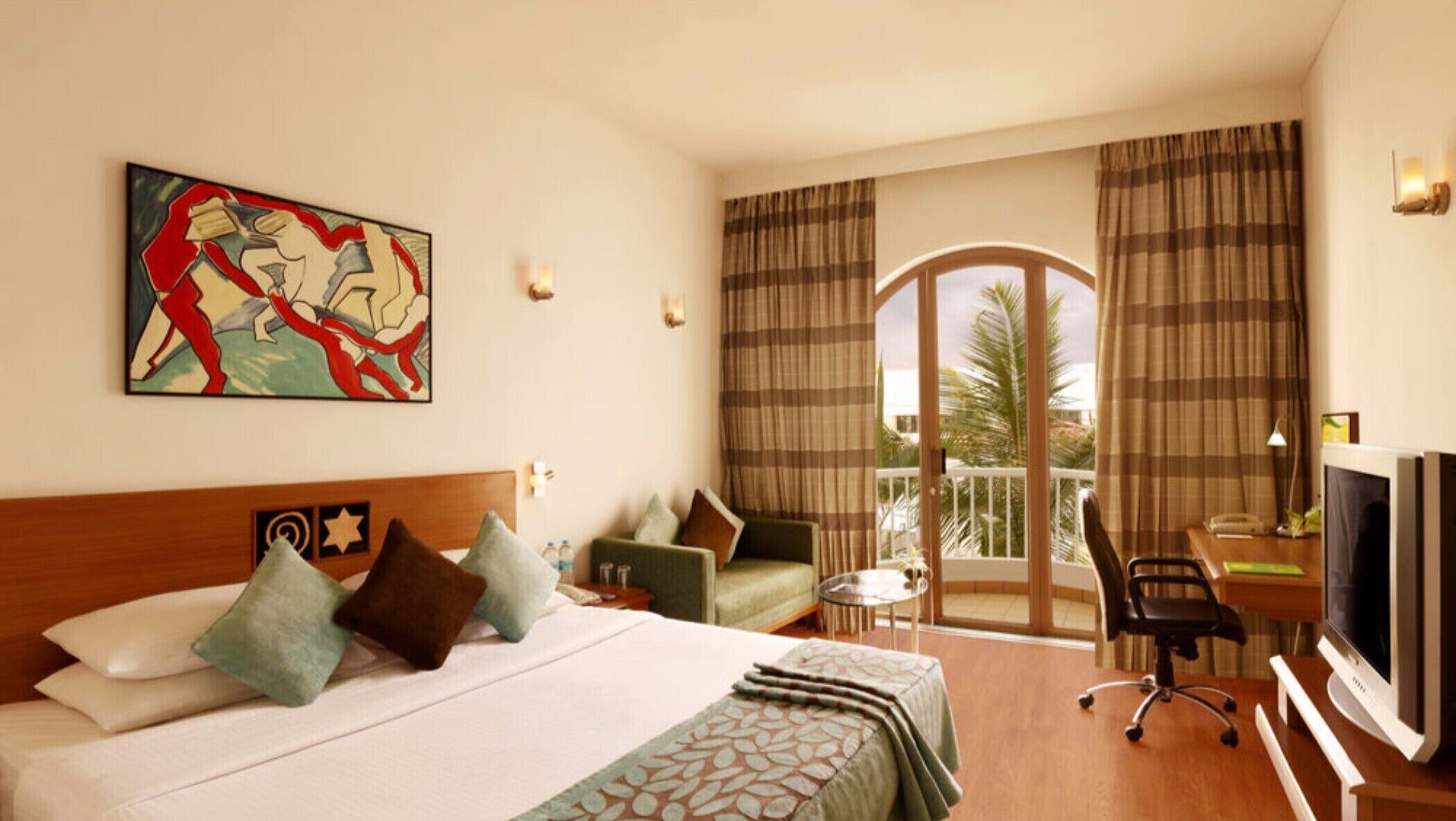 Egyptian cotton sheets, premium bedding, minibar, in-room safe