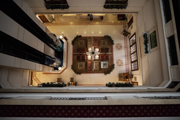 Interior entrance - Abad Atrium (Kanayannur)