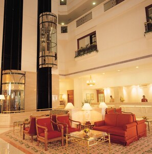 Lobby sitting area - Abad Atrium (Kanayannur)