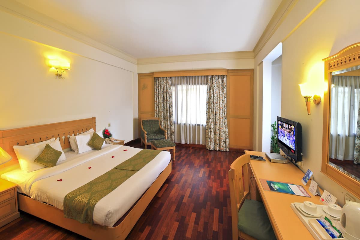 Minibar, in-room safe, soundproofing, iron/ironing board