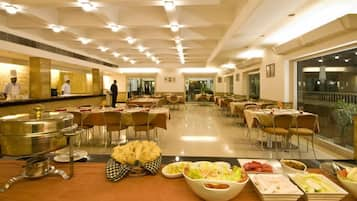 Daily buffet breakfast (INR 263 per person)