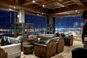 Bar de cocktails, con vista al mar, abre todos los días