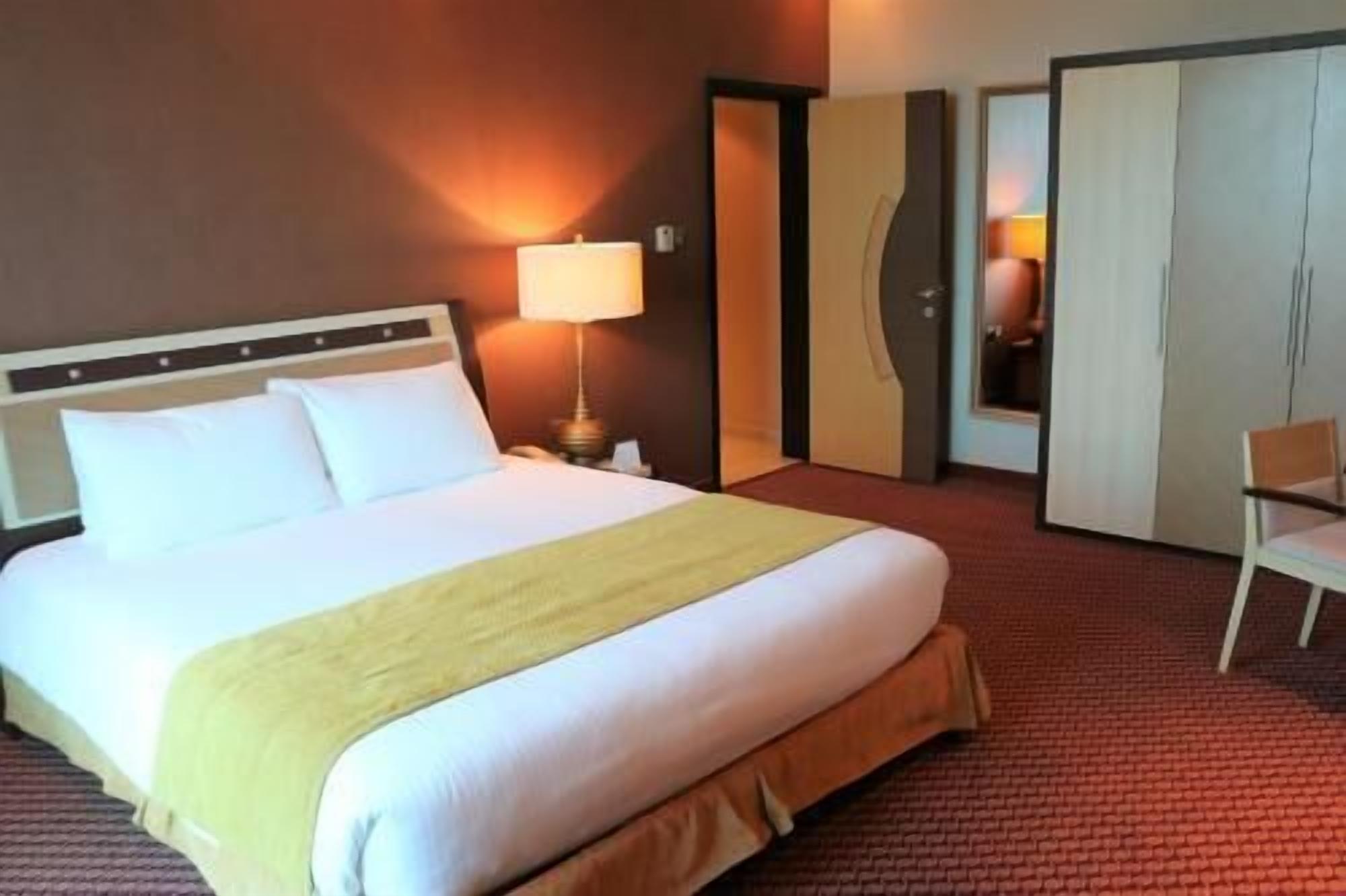 Premium bedding, in-room safe, individually furnished, desk