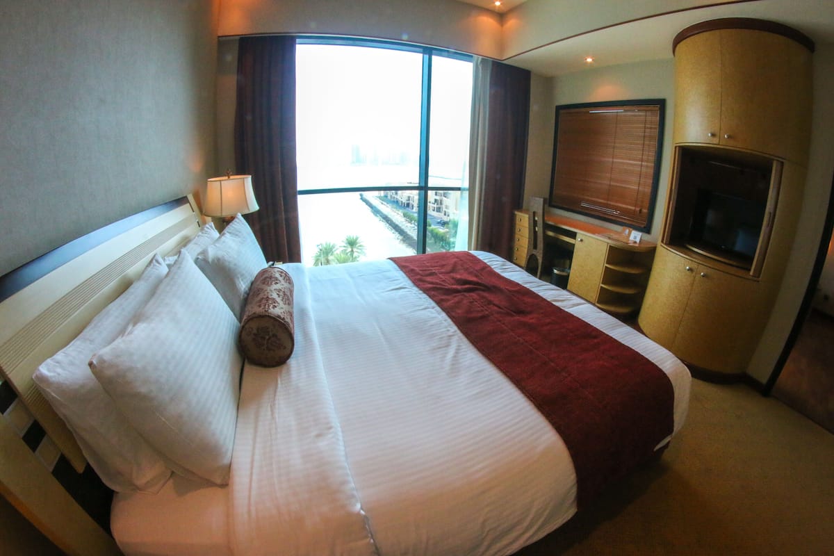 One Bedroom suite with Sea View | أغطية فراش متميزة وخزنة داخل الغرفة ومكتب ومساحة عمل للكمبيوتر المحمول