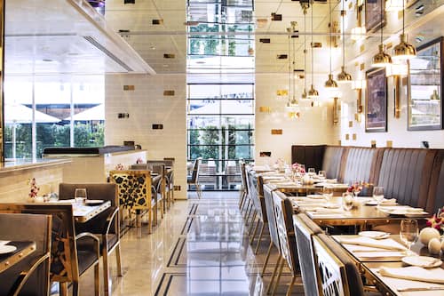 2 restaurantes; se sirven desayunos, almuerzos y cenas