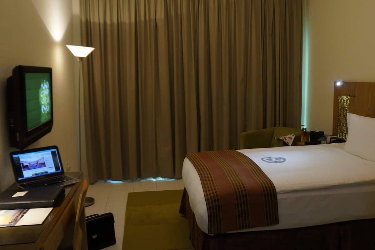Single Room | Minibar, in-room safe, desk, iron/ironing board