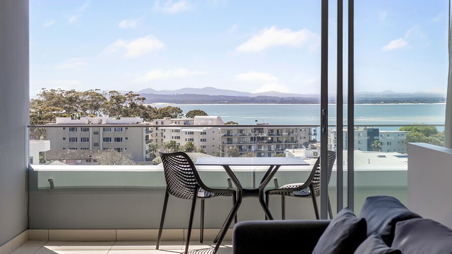 Oaks Nelson Bay Lure Suites