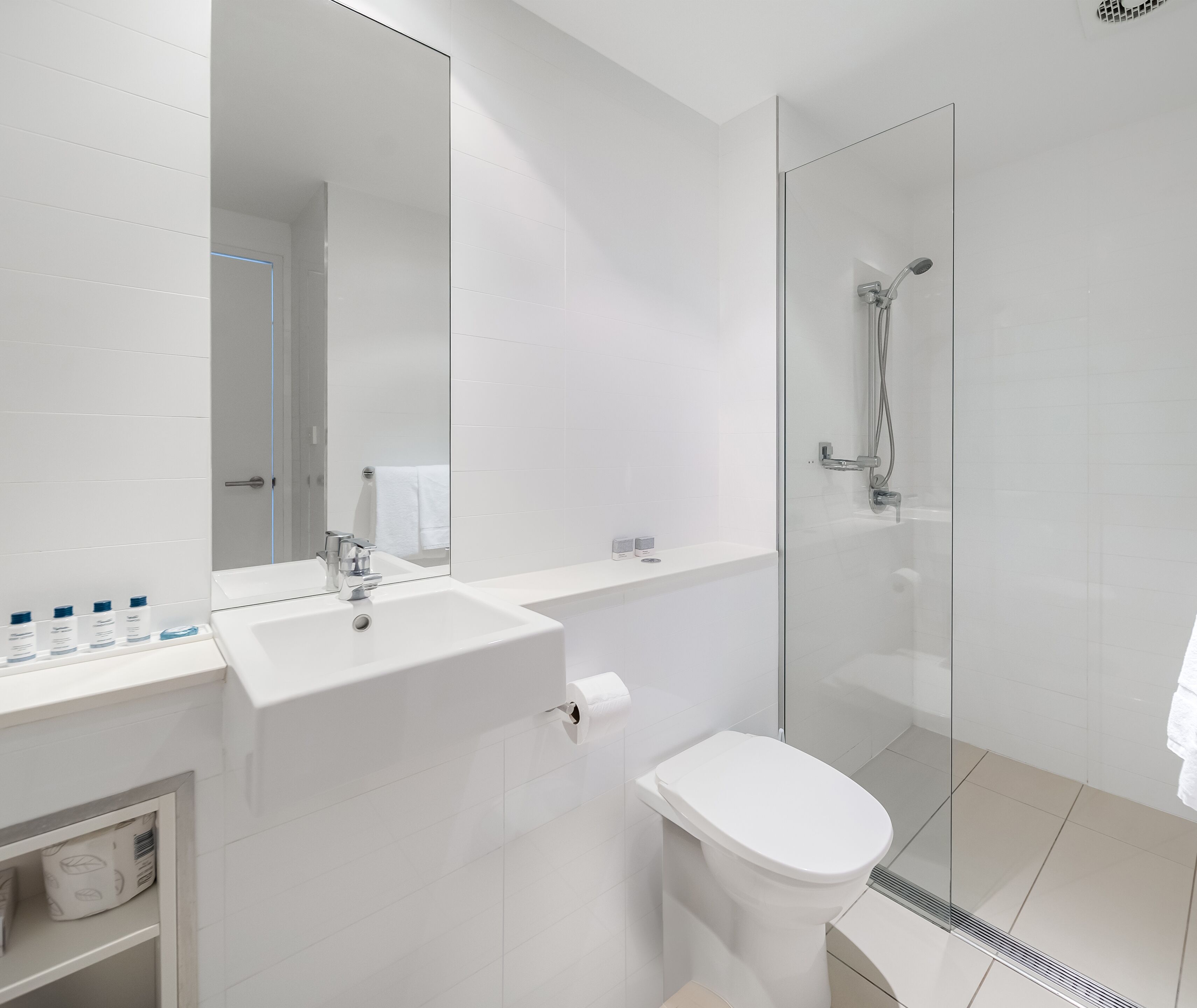 shower, free toiletries, hair dryer, towels